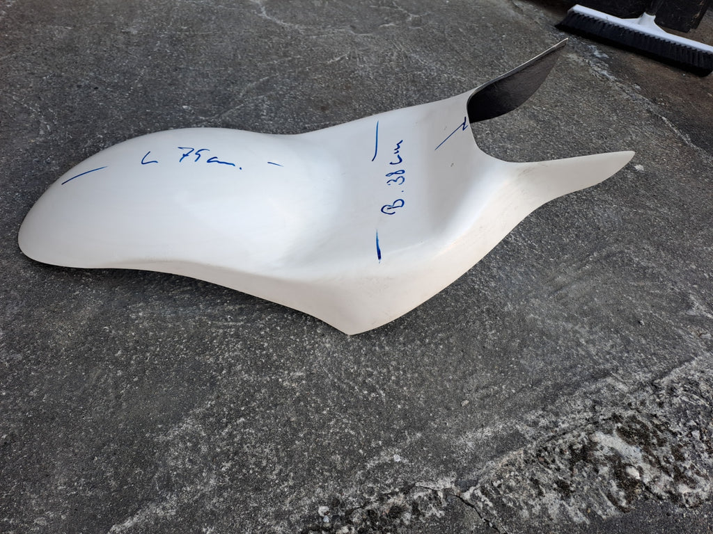 Custom bagskærm i glasfiber