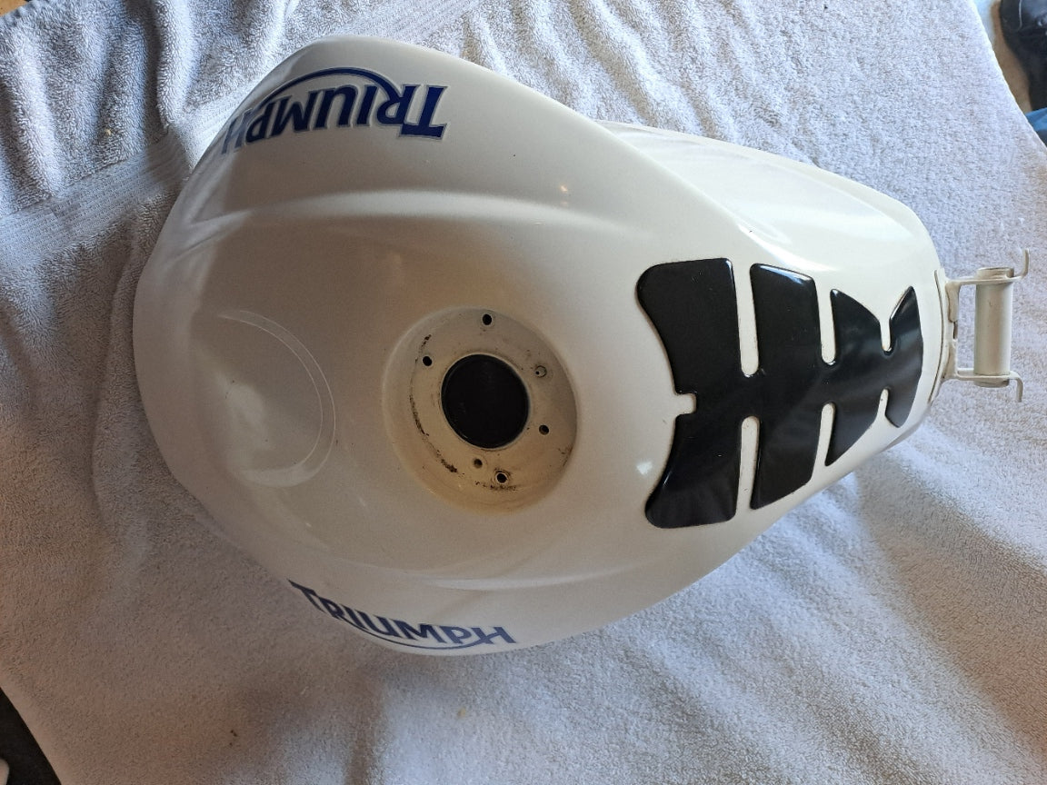 Tank til triumph speed triple
